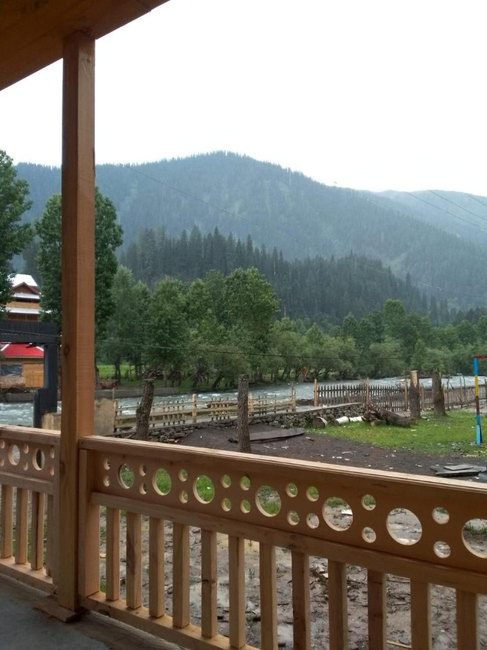 Riverbank Hotel Taobut Neelum Valley Azad Kashmir Taobat Buitenkant foto